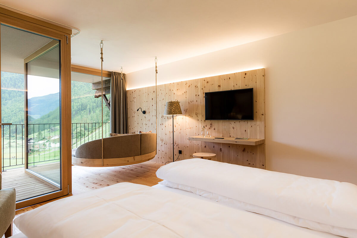 Comfortable hanging bed