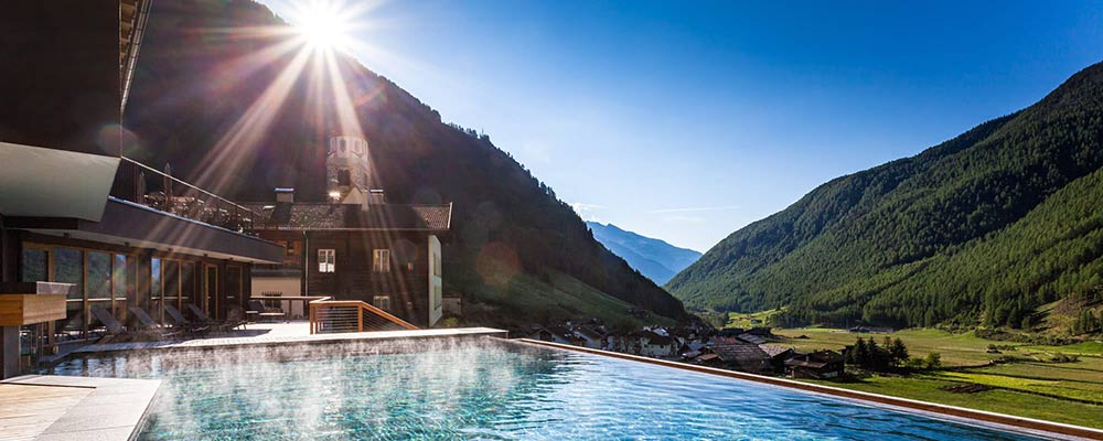 Gletscher-Skifahren im Sonnenschein