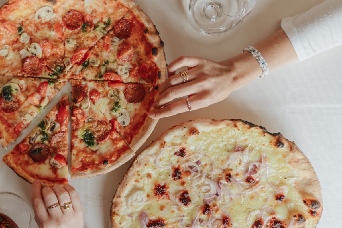 Pizza aus dem Holzofen